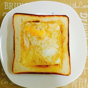 簡単フライパンde卵とチーズのベーコントースト